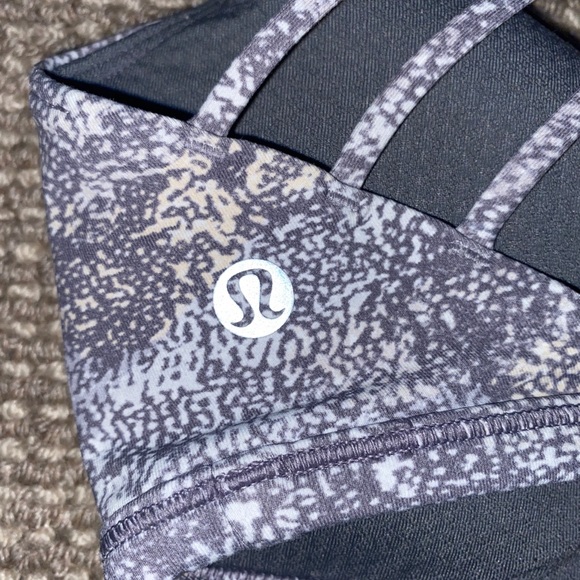 Size 4 Lululemon sports bra! Free To be Wild Bra:) - Picture 3 of 4
